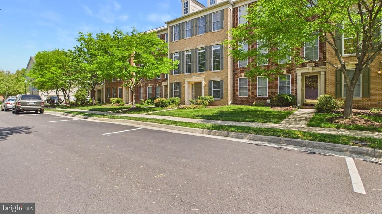 25807 Turlough Ter - Photo 4 of 50