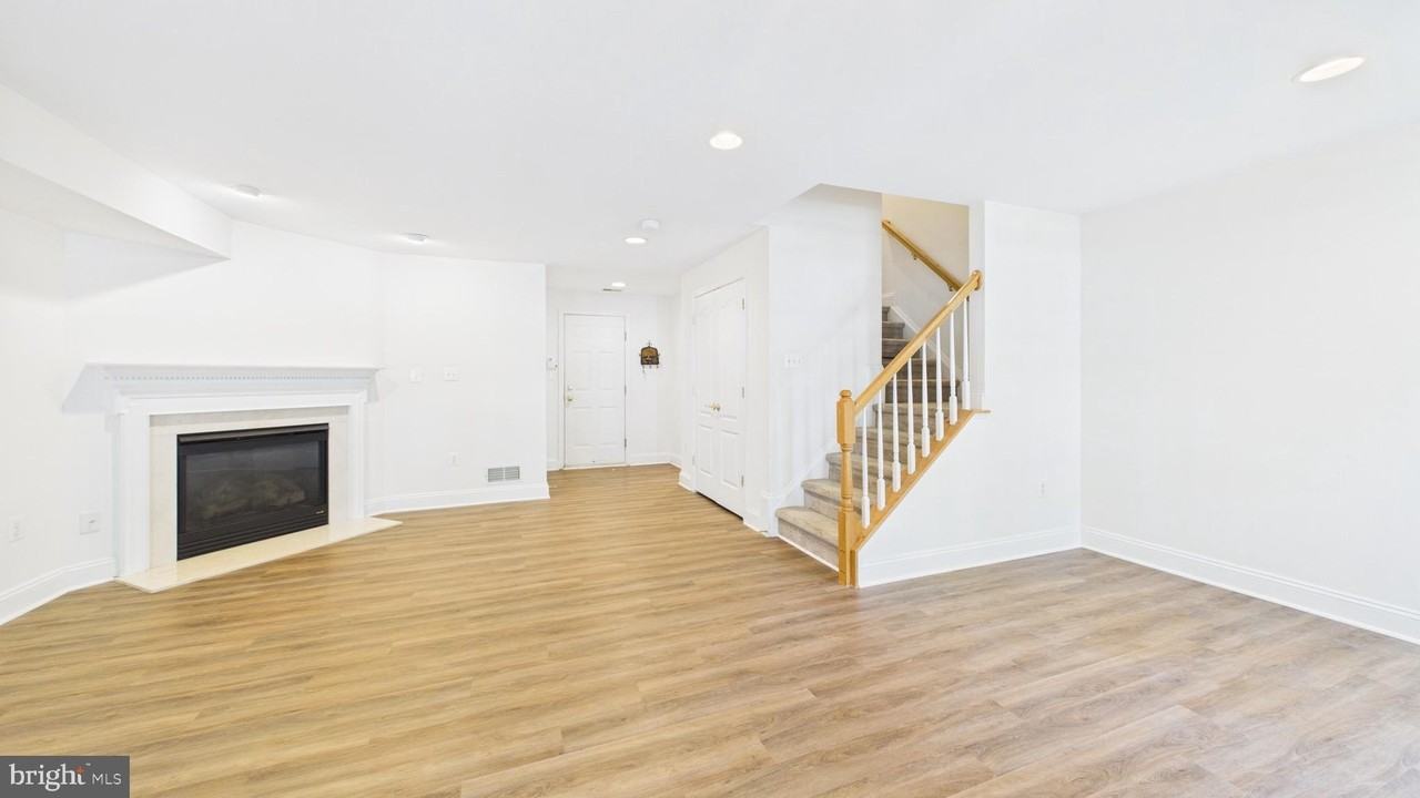 25807 Turlough Ter - Photo 5 of 50