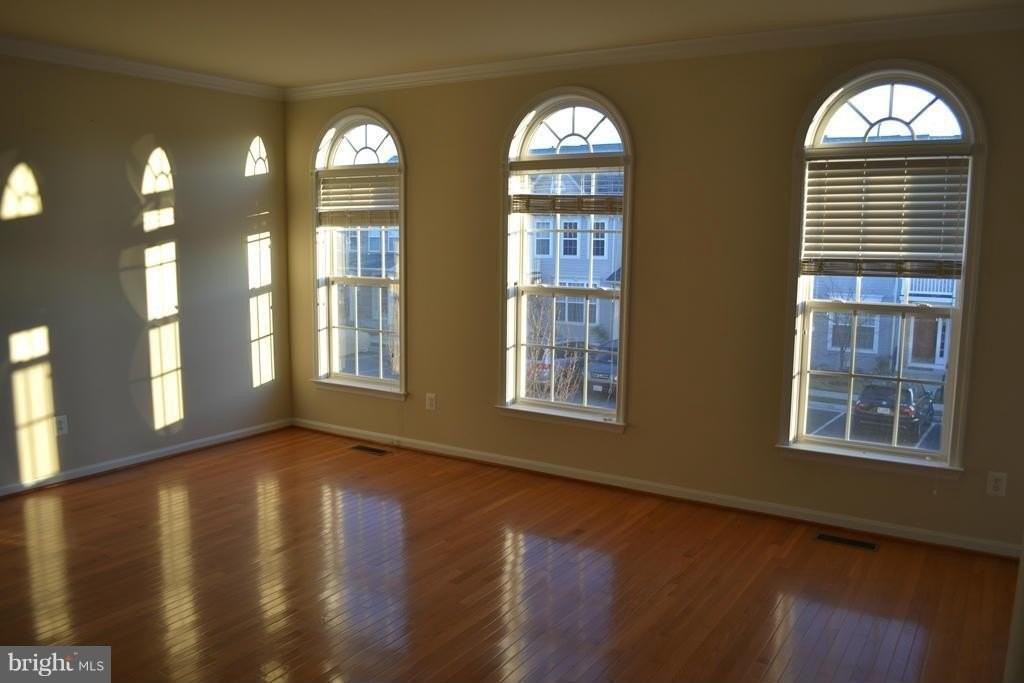 15689 William Bayliss Ct - Photo 3 of 30