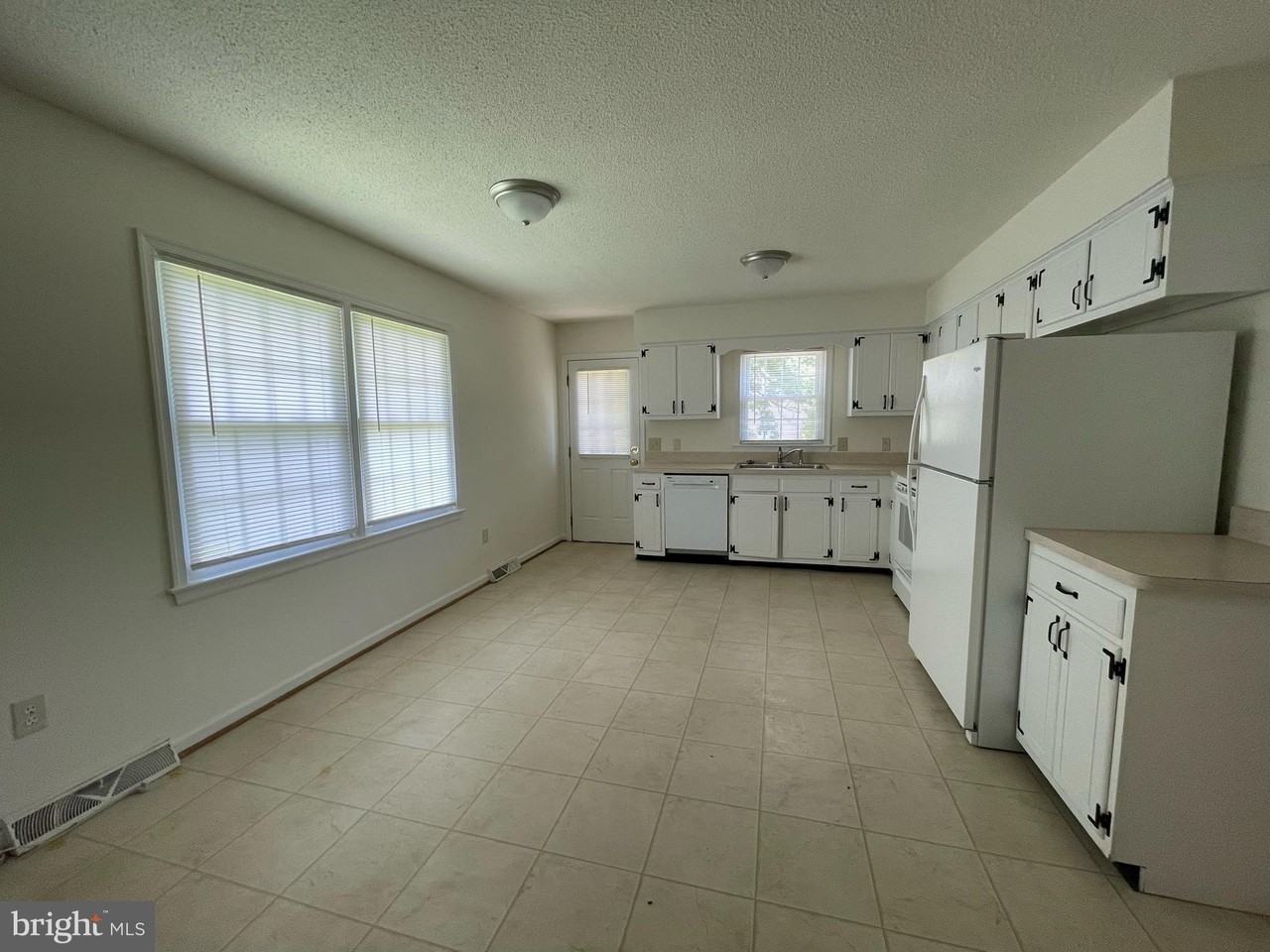 5516 Bounds St - Photo 4 of 23