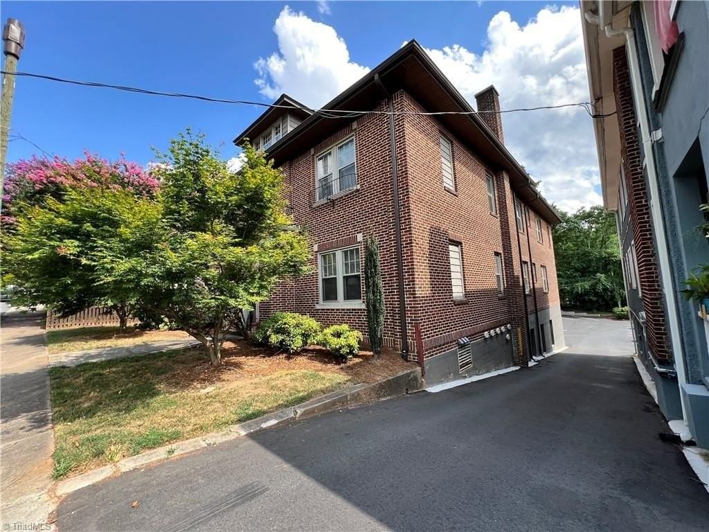 1416 Glade St #7 - Photo 2 of 8