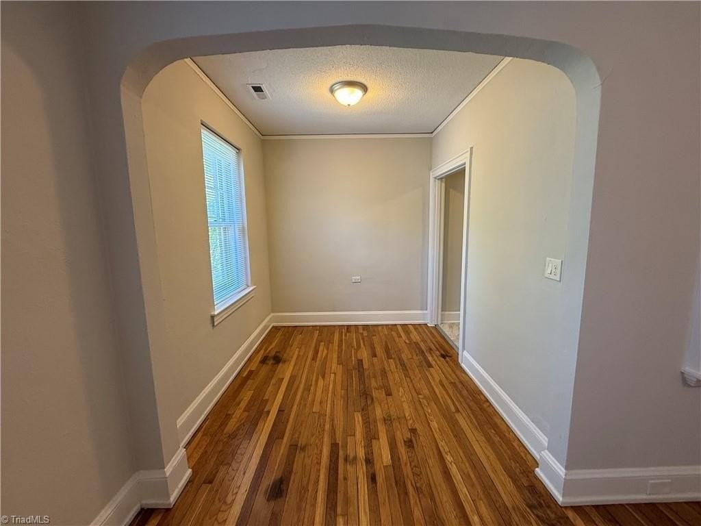 1416 Glade St #7 - Photo 5 of 8