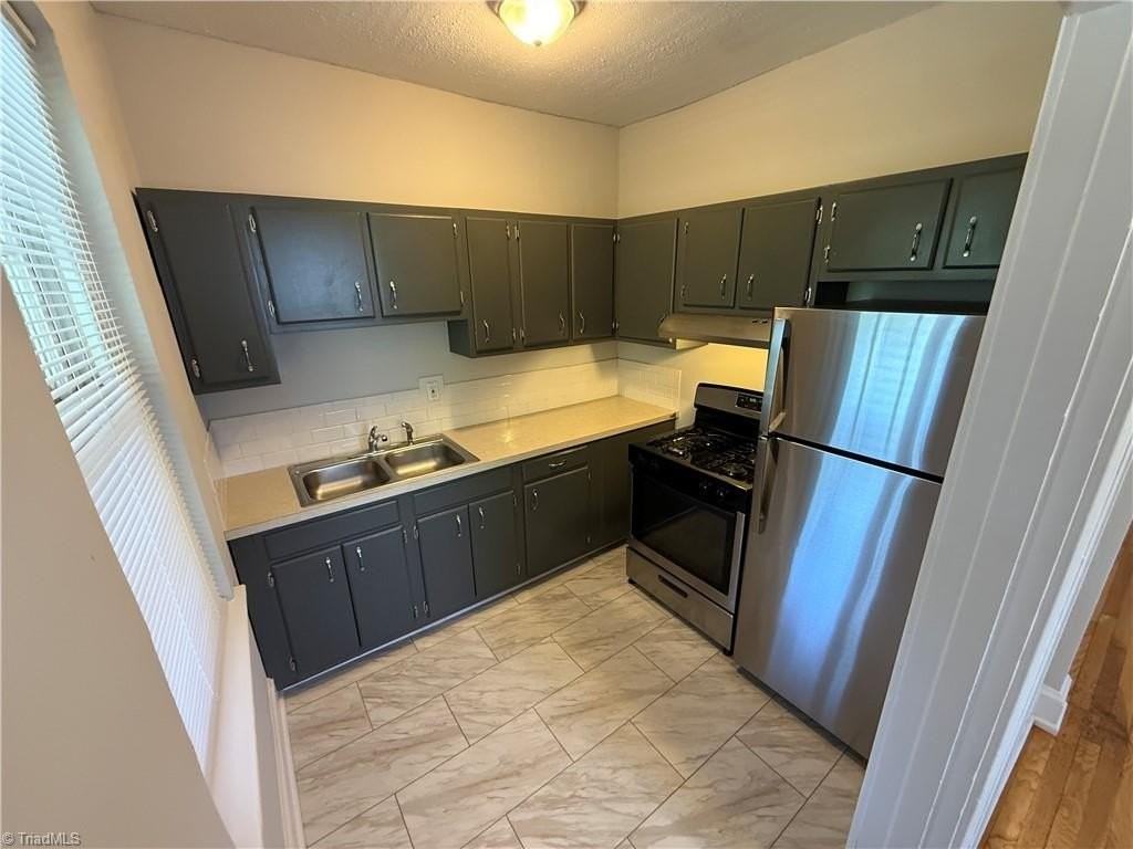 1416 Glade St #7 - Photo 6 of 8