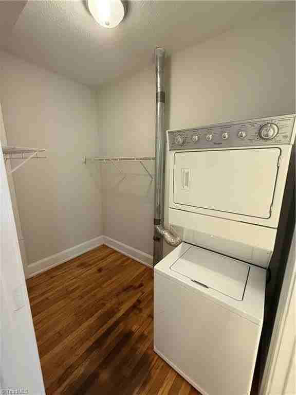 1416 Glade St #7 - Photo 7 of 8