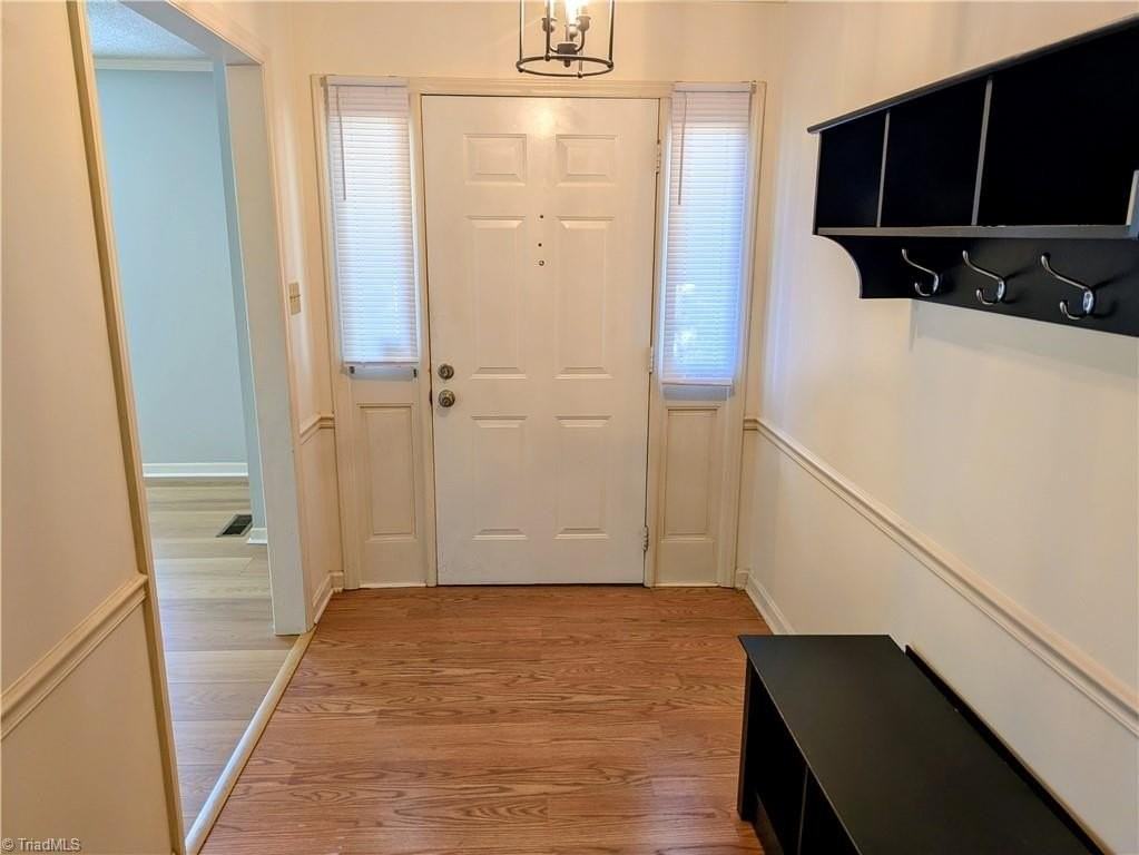 6913 Crandall Ct - Photo 3 of 26