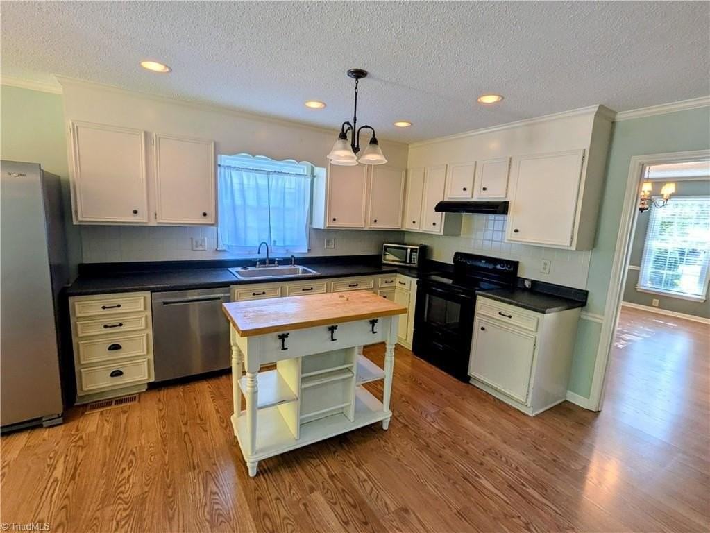 6913 Crandall Ct - Photo 6 of 26