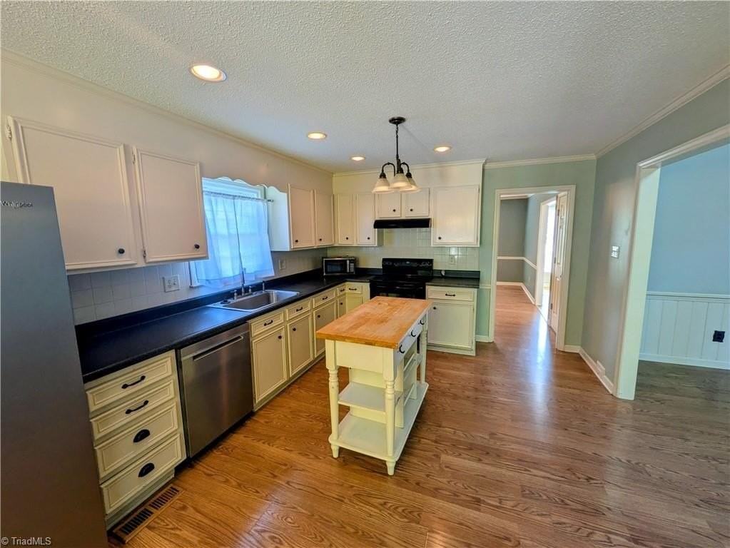 6913 Crandall Ct - Photo 7 of 26