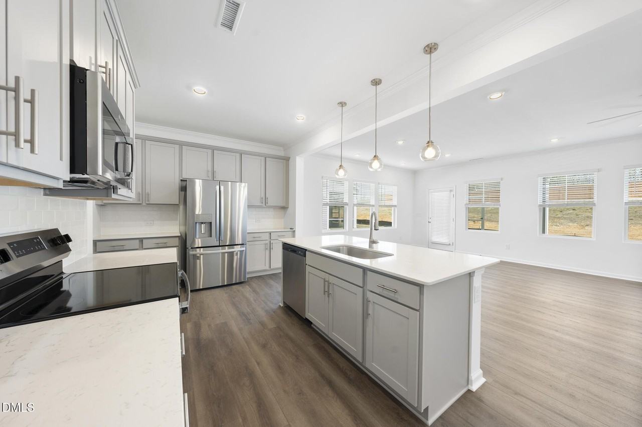 125 S Finley Landing Pkwy - Photo 2 of 29