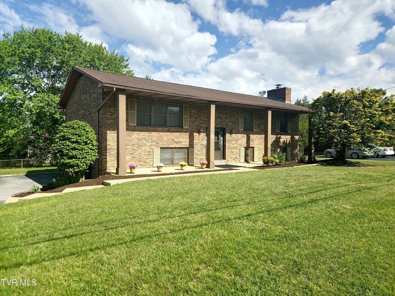 2910 Newbern Dr