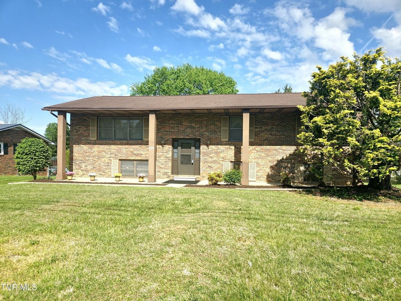 2910 Newbern Dr - Photo 2 of 24