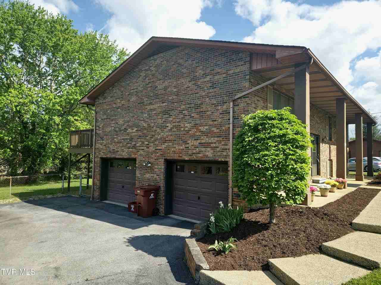 2910 Newbern Dr - Photo 3 of 24