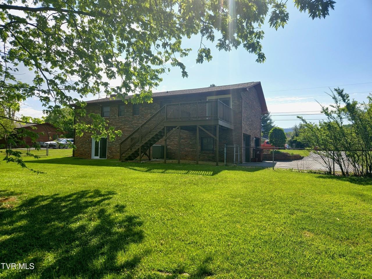 2910 Newbern Dr - Photo 4 of 24