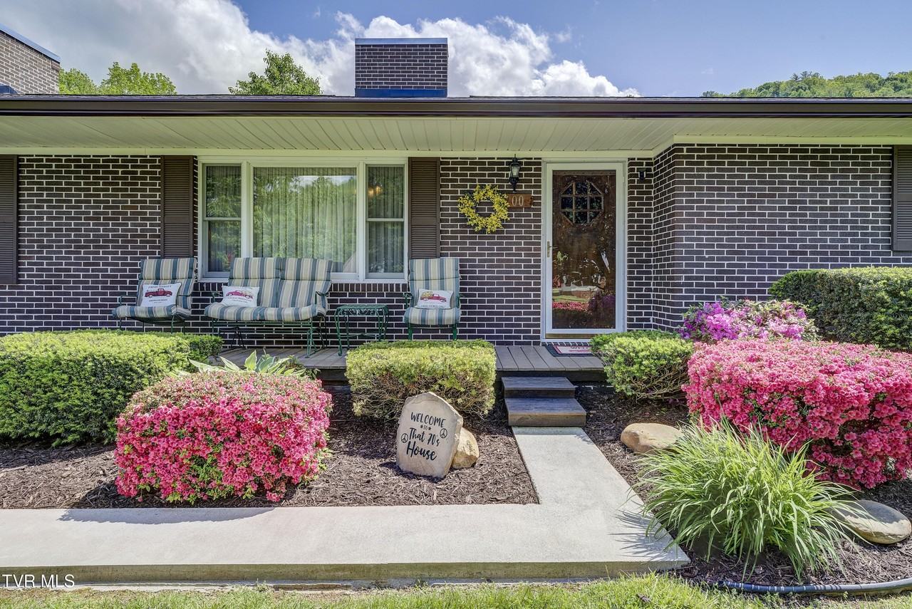 200 Mccurry Ln - Photo 2 of 50