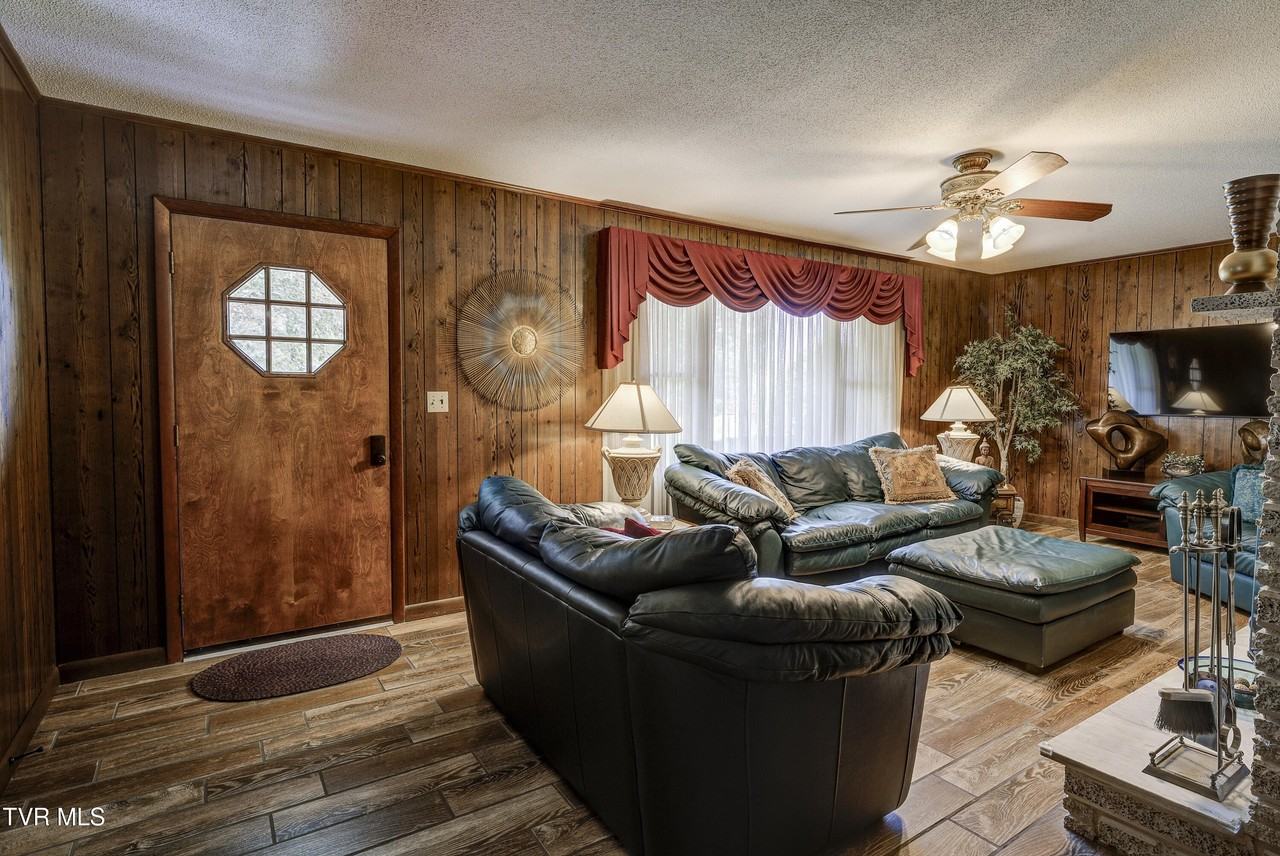 200 Mccurry Ln - Photo 4 of 50