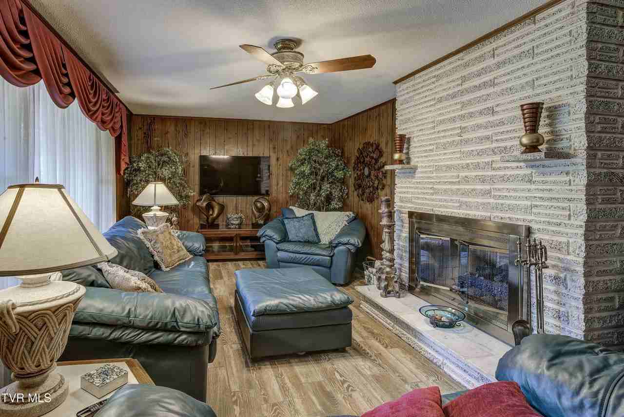 200 Mccurry Ln - Photo 5 of 50