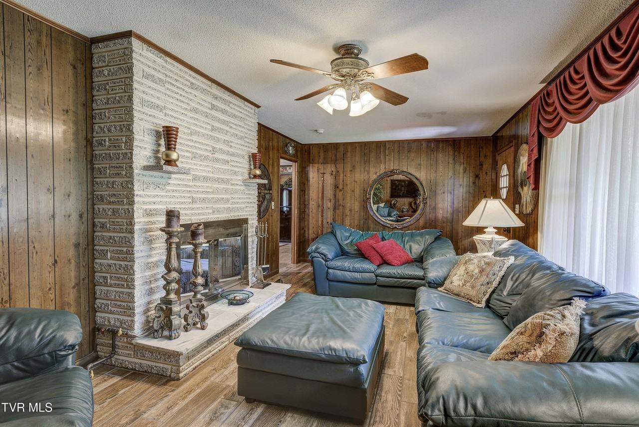 200 Mccurry Ln - Photo 6 of 50