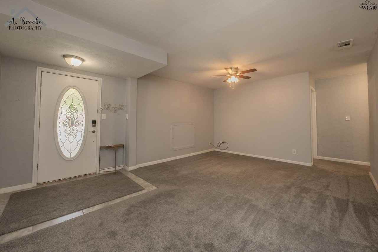 2953 Moffett Ave - Photo 3 of 22