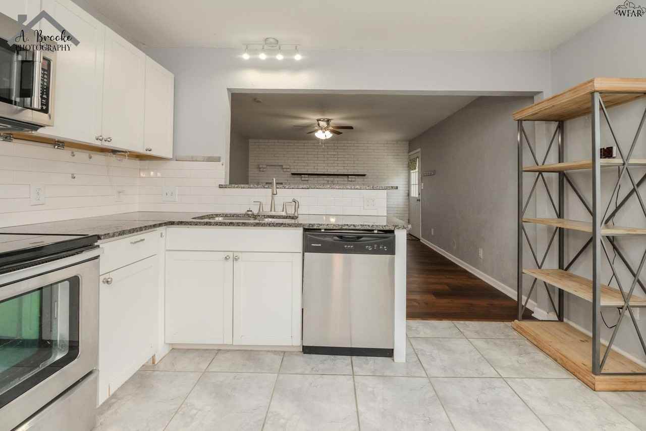 2953 Moffett Ave - Photo 6 of 22