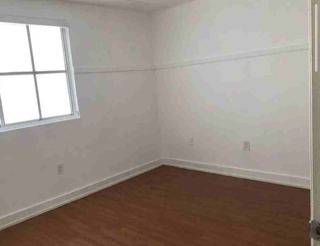 498 Northwest 165th Street - Photo 7 of 12