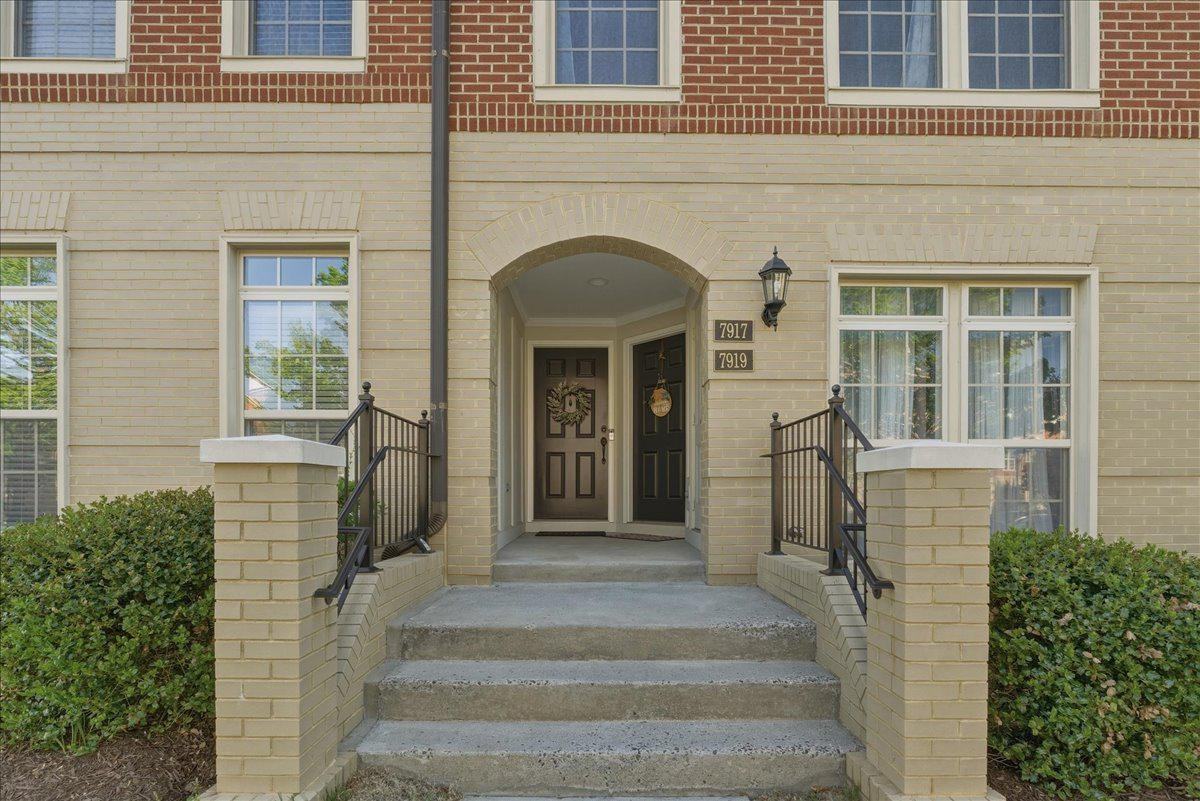 7917 Crescent Drive - Photo 3 of 30