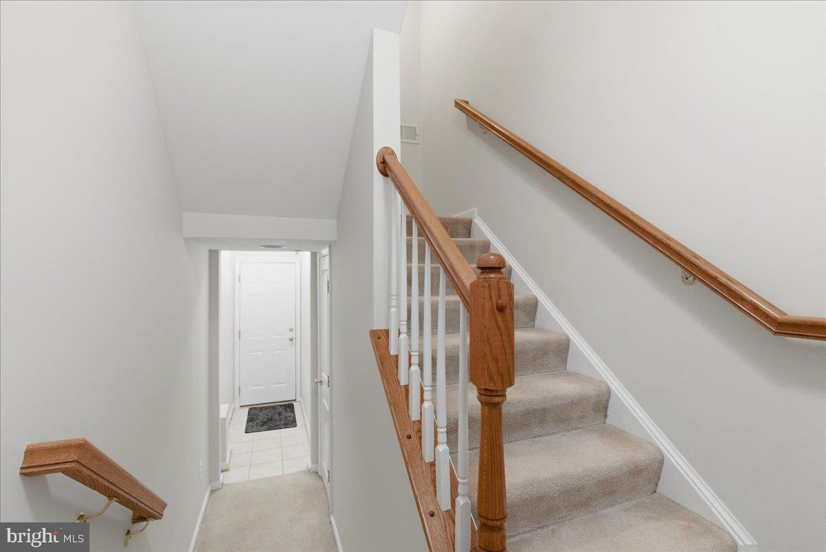 7917 Crescent Drive - Photo 4 of 30