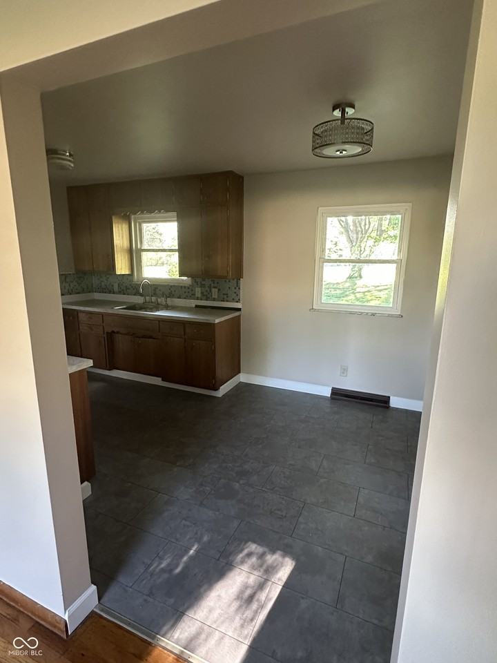 973 Mullinix Rd - Photo 3 of 6