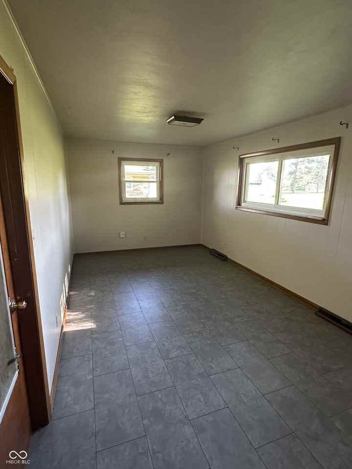 973 Mullinix Rd - Photo 4 of 6