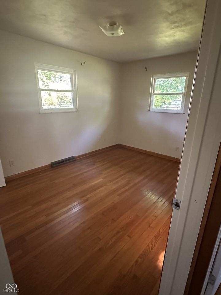 973 Mullinix Rd - Photo 5 of 6