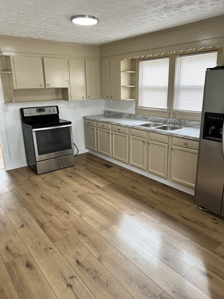 711A W Eastland St - Photo 3 of 12