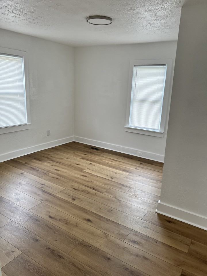 711A W Eastland St - Photo 4 of 12