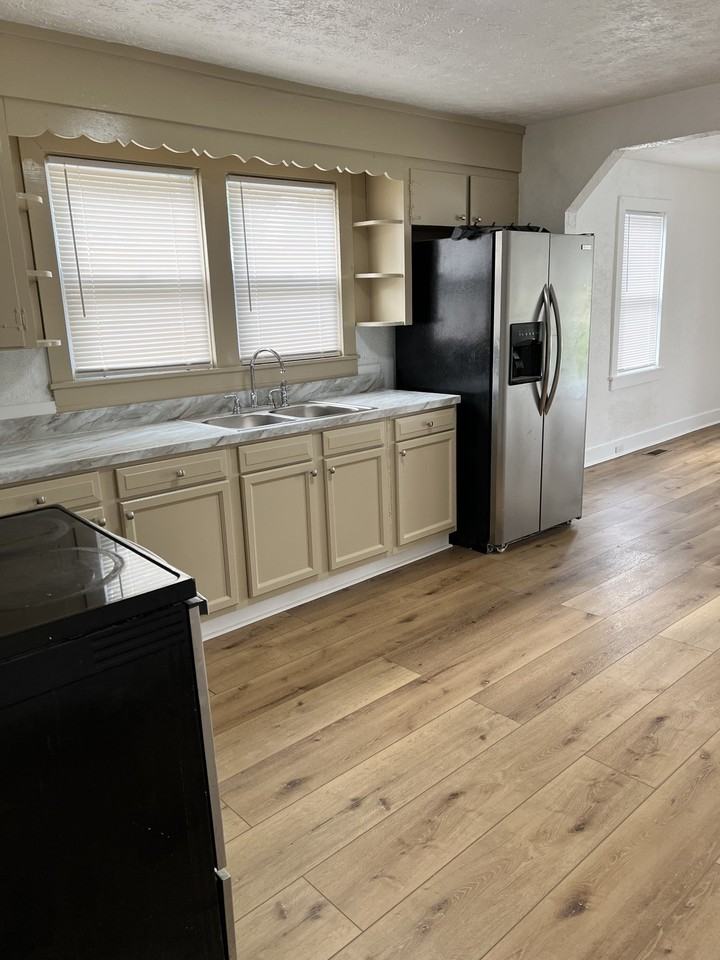 711A W Eastland St - Photo 6 of 12