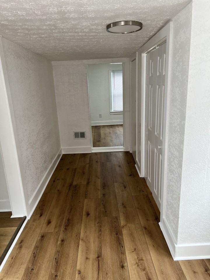 711A W Eastland St - Photo 7 of 12