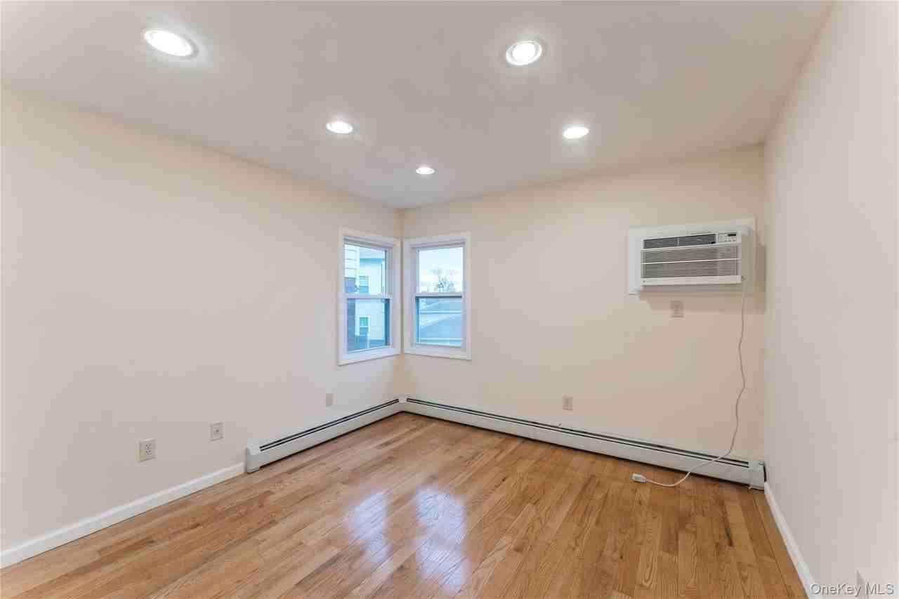 22820 Edgewood Ave ##A - Photo 6 of 9