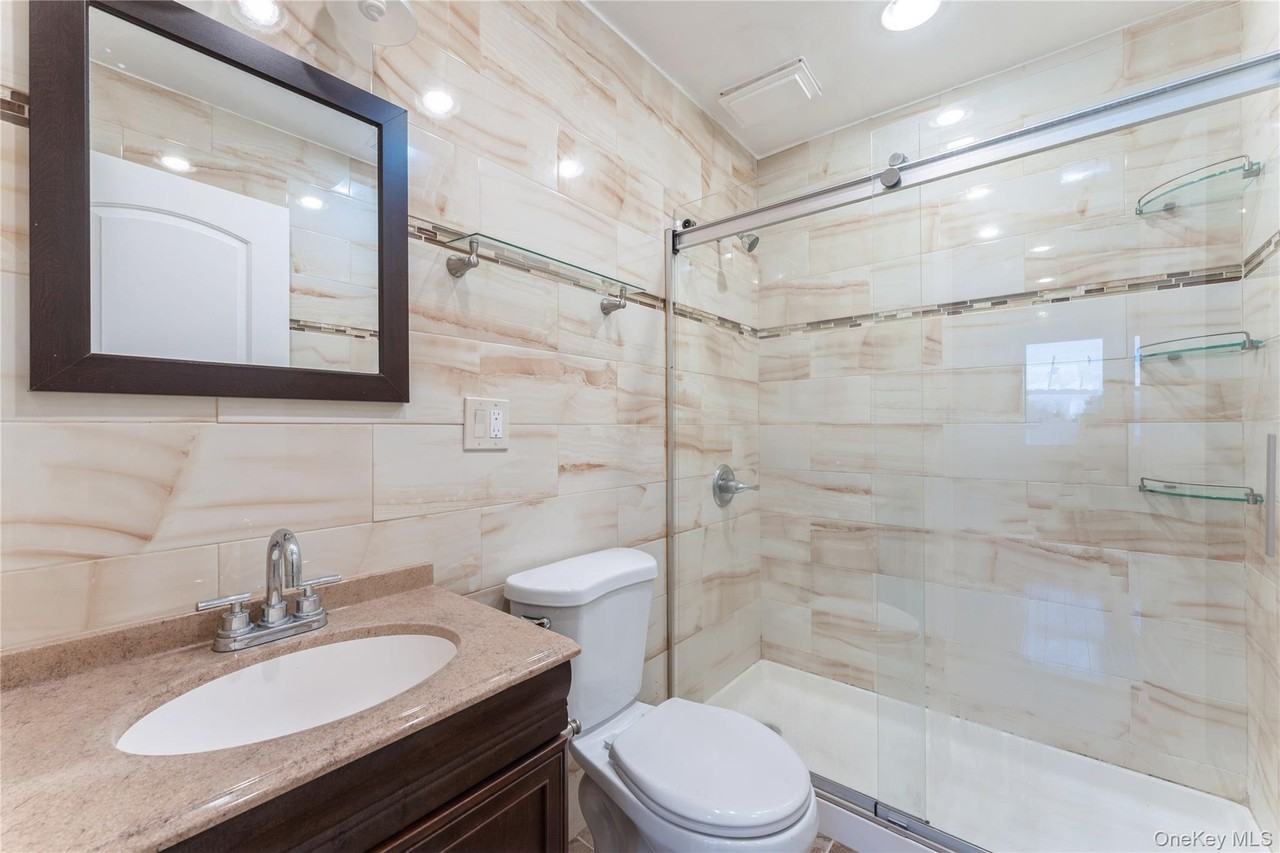 22820 Edgewood Ave ##A - Photo 7 of 9