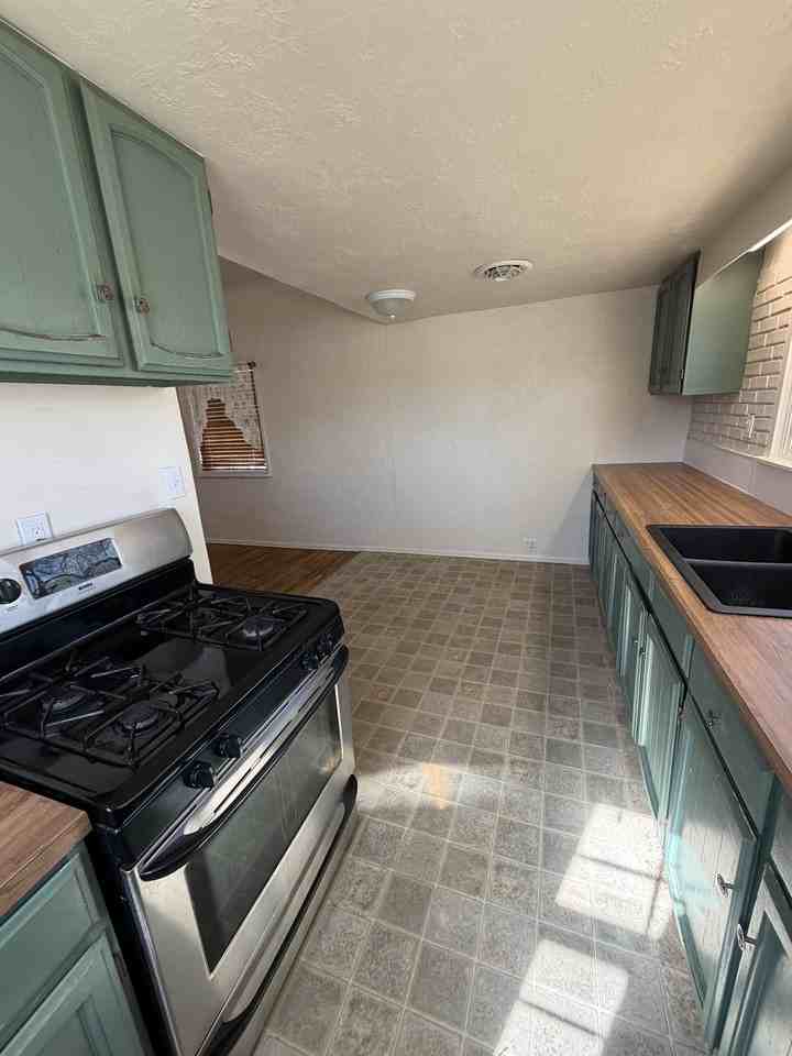 212 E 8th Ave #1 - Photo 5 of 17