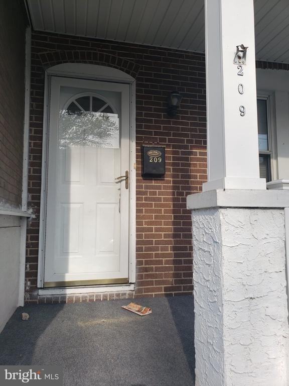 209 Cedar Ave - Photo 3 of 4