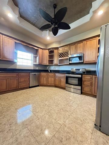 6030 Queens Ct - Photo 7 of 32