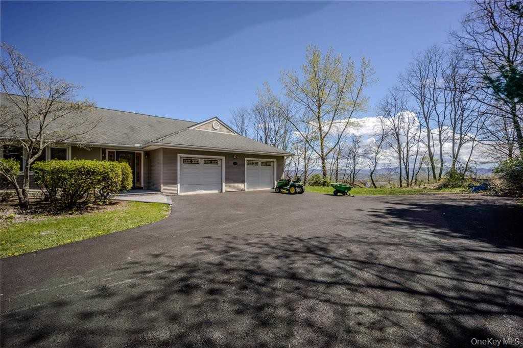 1921 Lamela Dr - Photo 2 of 32