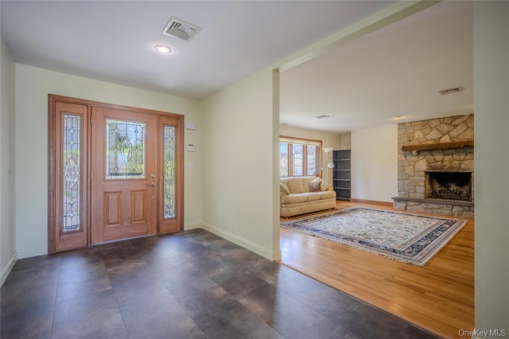 1921 Lamela Dr - Photo 3 of 32