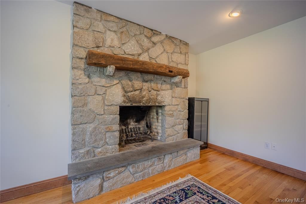 1921 Lamela Dr - Photo 5 of 32