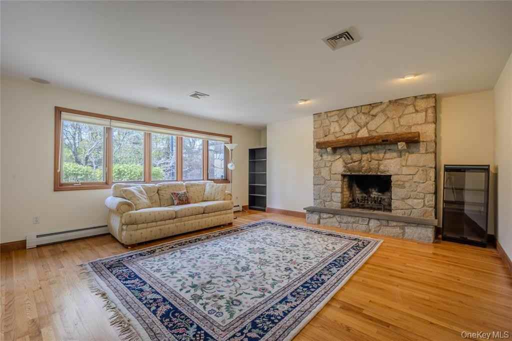 1921 Lamela Dr - Photo 7 of 32