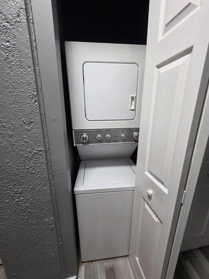 516 Saint Paul Pl #516-1 - Photo 7 of 8