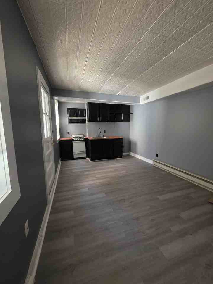 21 E Centre St #21-1R - Photo 3 of 7