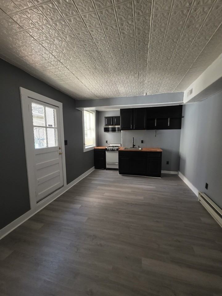 21 E Centre St #21-1R - Photo 4 of 7