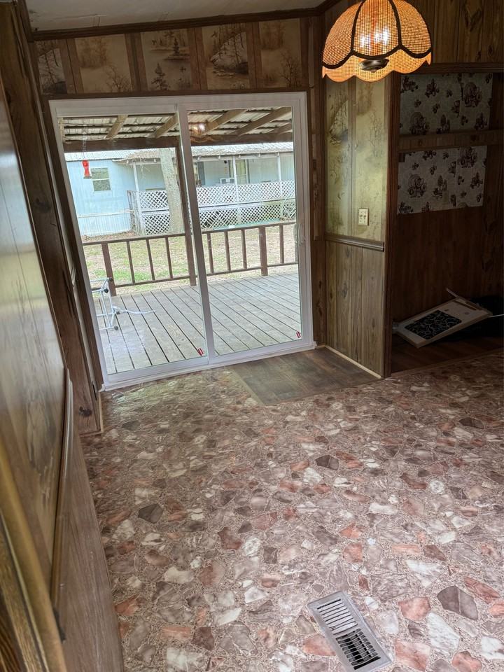 601 Dillard Dr - Photo 3 of 6