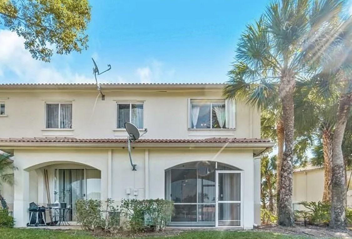 8365 SW 26th St - Photo 3 of 17