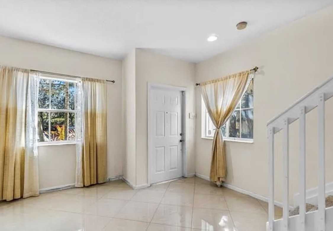 8365 SW 26th St - Photo 4 of 17