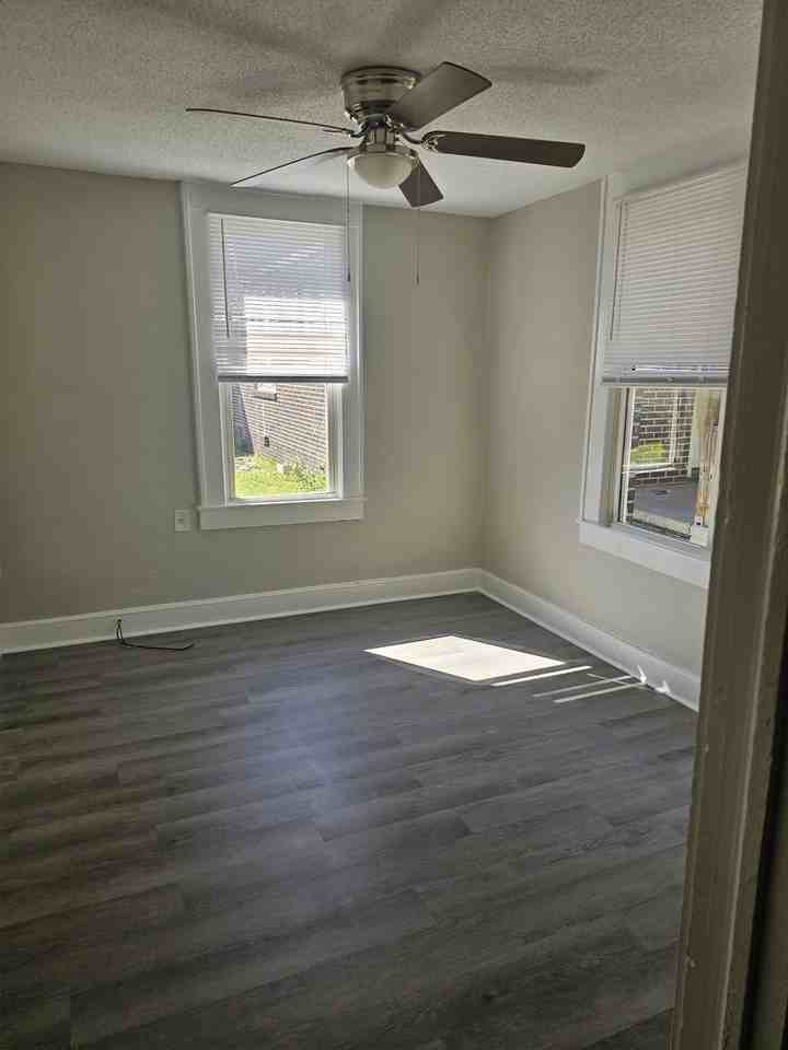 451 E Eufaula St #B - Photo 4 of 20