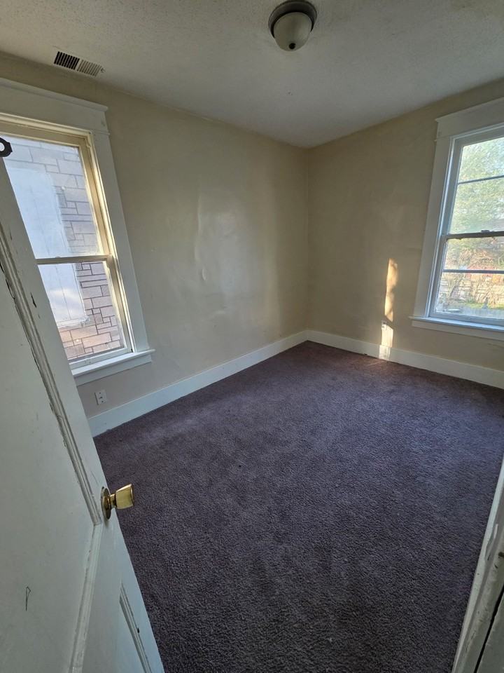 1110 Wallace St #1110-2ndFL - Photo 4 of 9