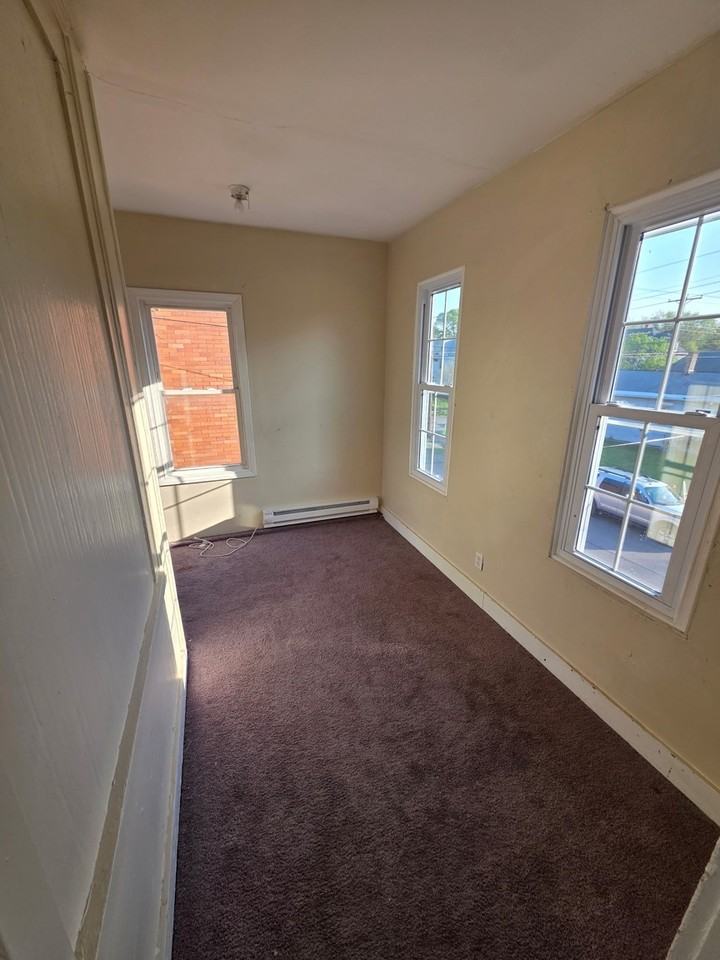 1110 Wallace St #1110-2ndFL - Photo 5 of 9